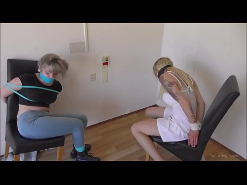 ❤️ Asılı / bağlanmış və ağzı bağlanmış / çətinlik içində olan qız ❤️ Fəsişlər az.porngifmag.ru ️❤